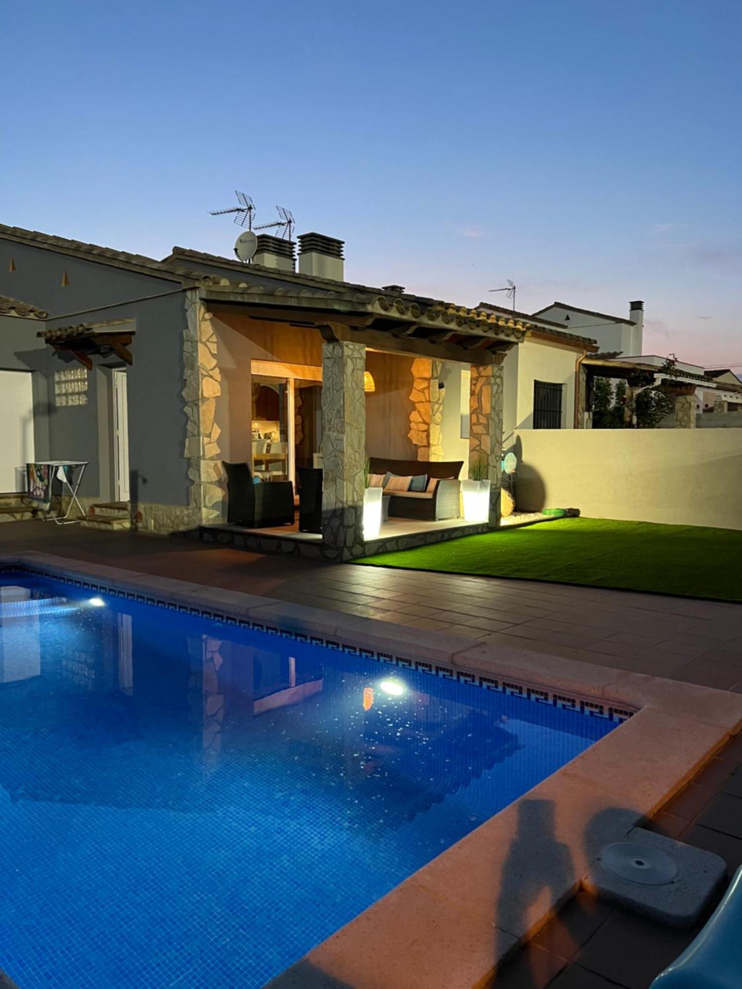 Casa En L Escala Con Piscina Y Wifi Free Villa L' Escala Buitenkant foto