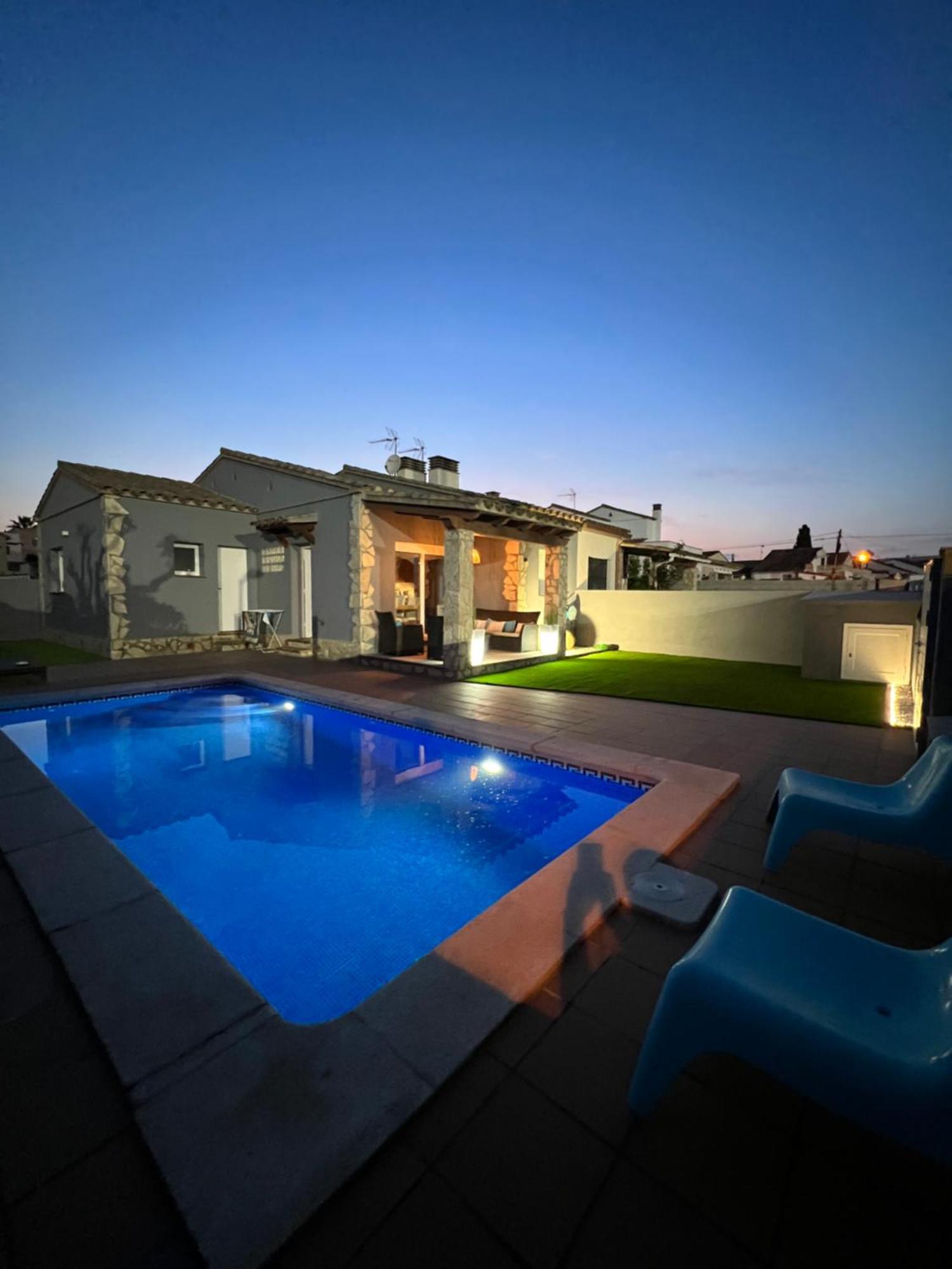 Casa En L Escala Con Piscina Y Wifi Free Villa L' Escala Buitenkant foto